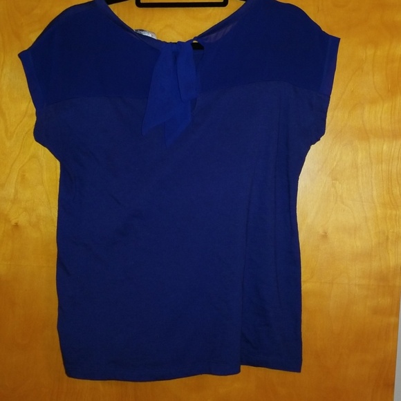 SALE 😍 4/$15!* EUC Charming Charlie's Sheer/Bow Back Tee - Picture 2 of 6